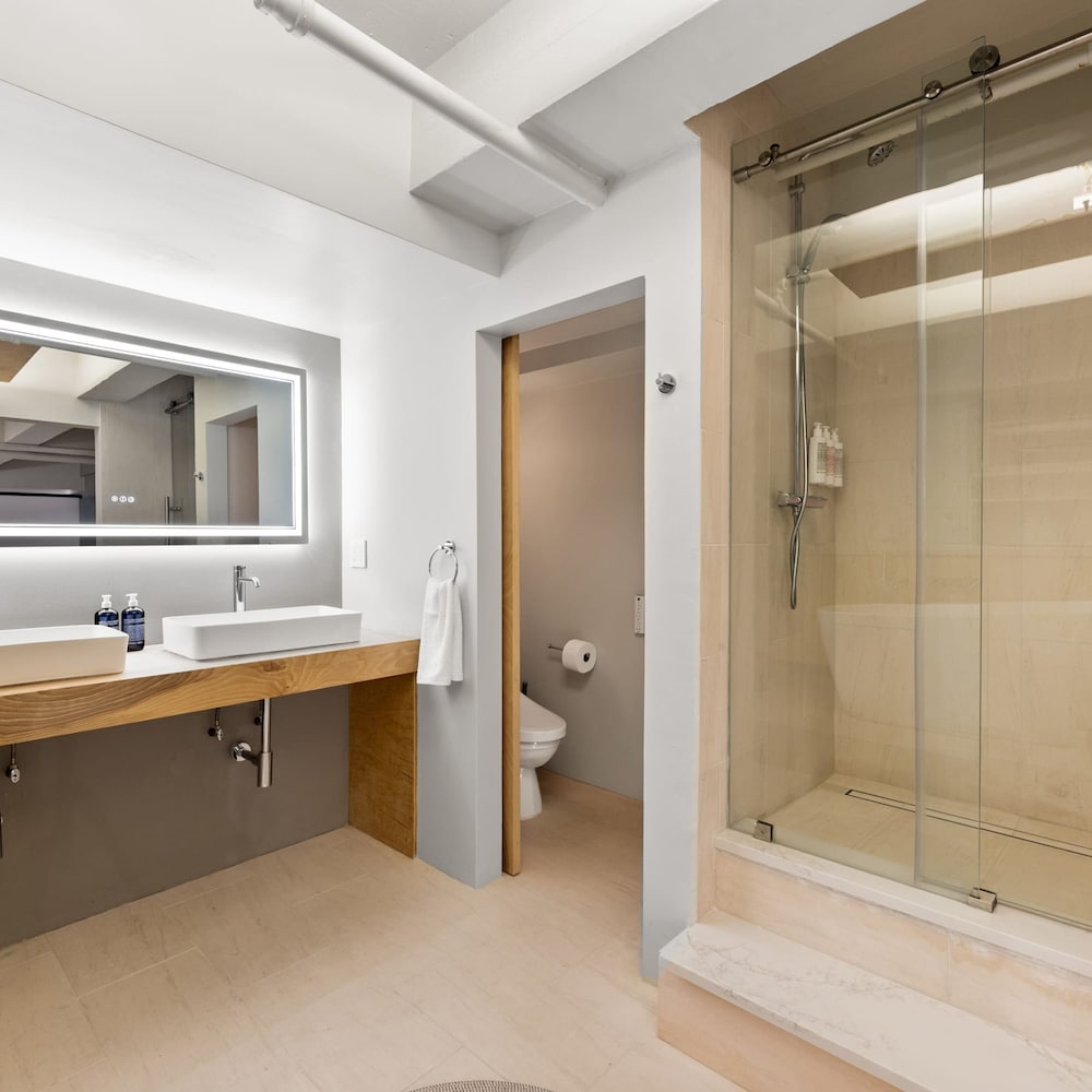 Greenwich Court by Rove Travel 3BR Loft w Sauna