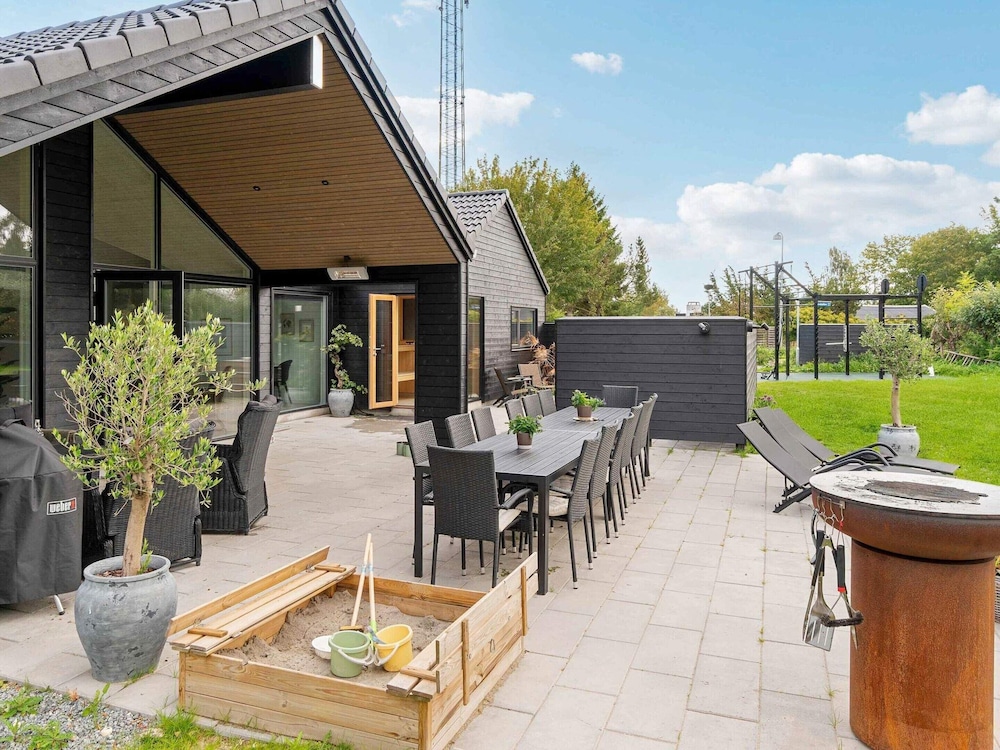 5 Star Holiday Home in Dronningmolle