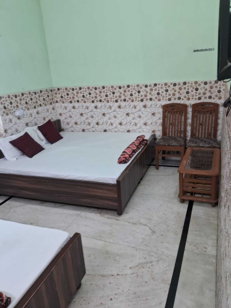 Maa Saraswati Atithi Bhavan