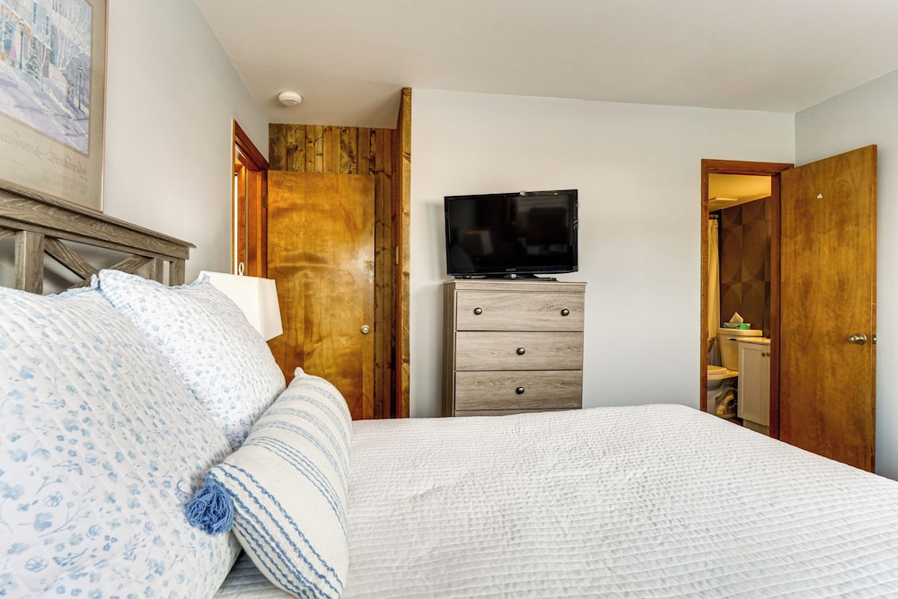 Walk to Main Street: Breck Condo w/ Balcony!