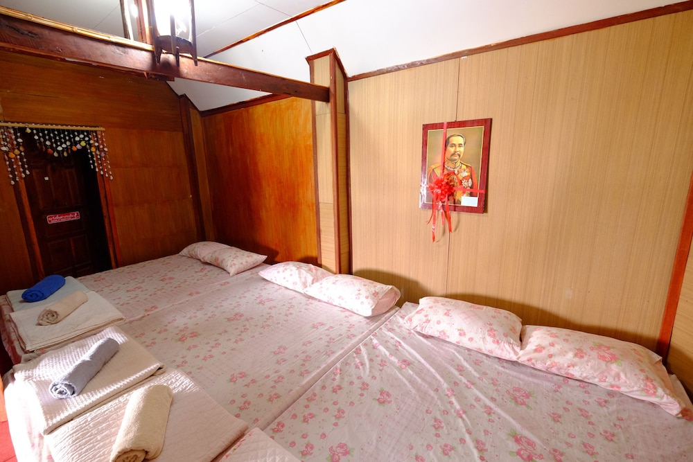 Baanpakrimklong Sukhamon Homestay & Resort