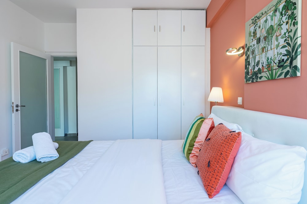 Oracle 2-BR Apt. & Balcony in Larnaca