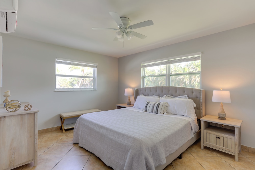 2 Mi to Swim & Shop: Updated North Palm Beach Home