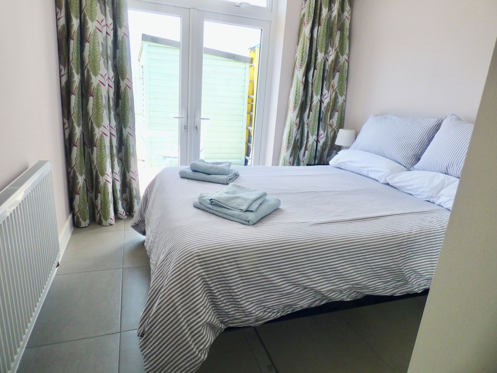Gower - 2 Beds - Parking - EV Charger - Wifi