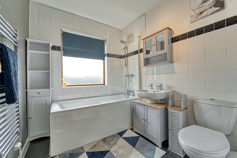 Host Stay Severn Swans House