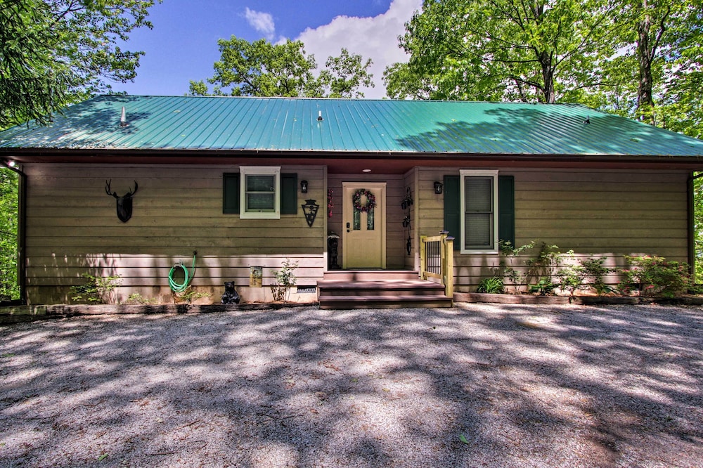 Eclectic Cabin w/ Hot Tub: 1 Mi to Ober Gatlinburg view 4