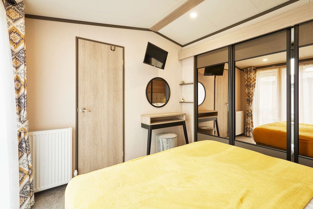 Host Stay Royal Pines Lodge