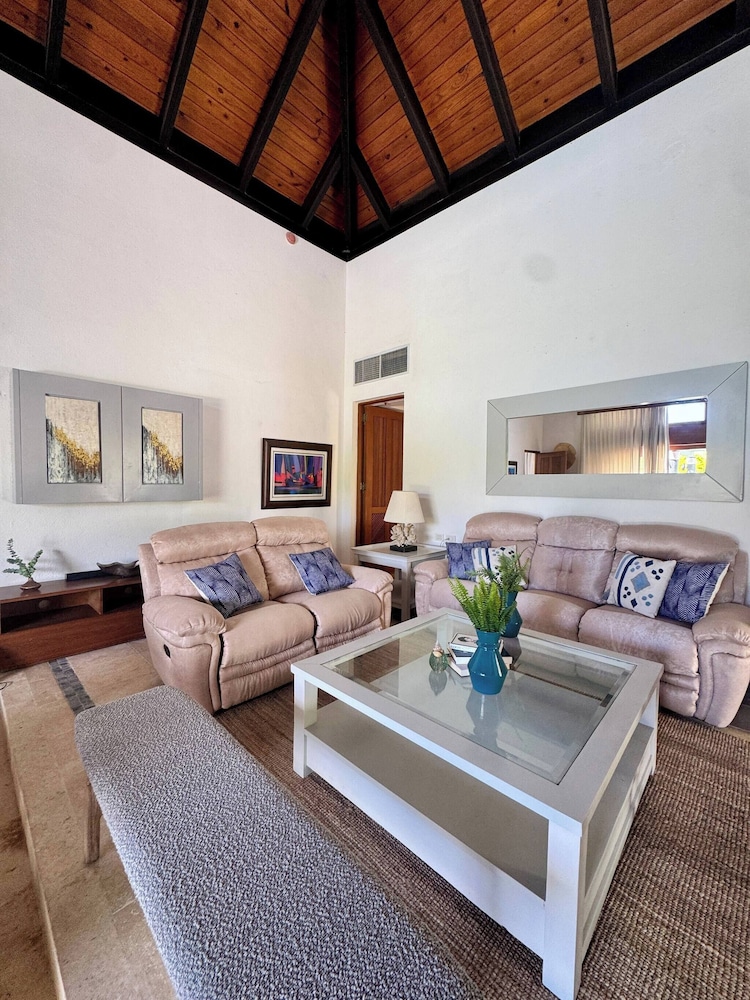 Luxurious Punta Cana Villa With Private Pool & Beach Access