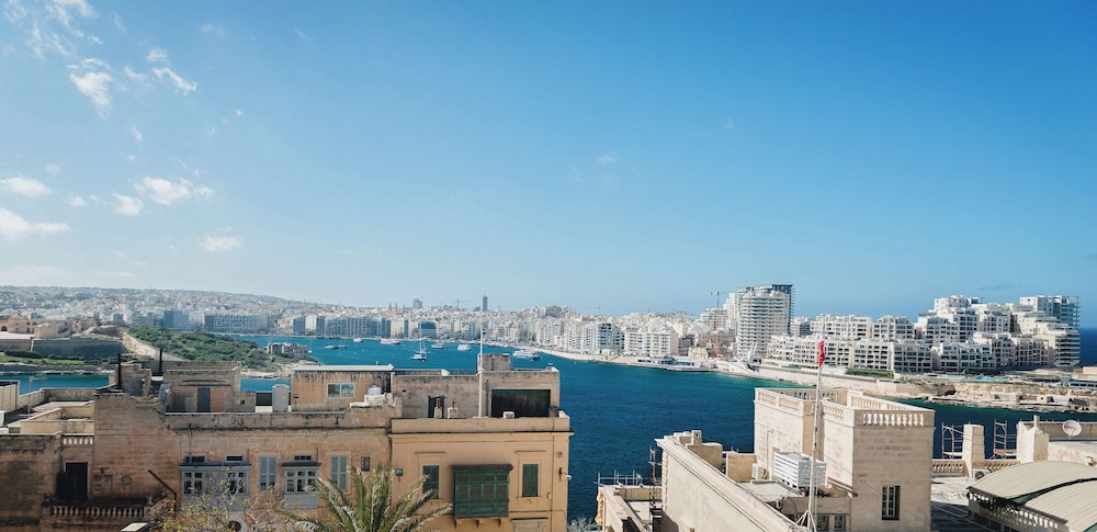 Sea View Penthouse - Spacious Terraces