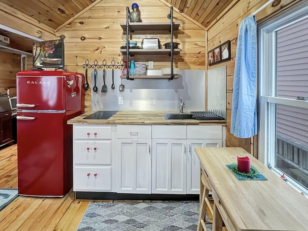 Captain's Quarters, 1.5 Miles to Downtown Ogunquit!