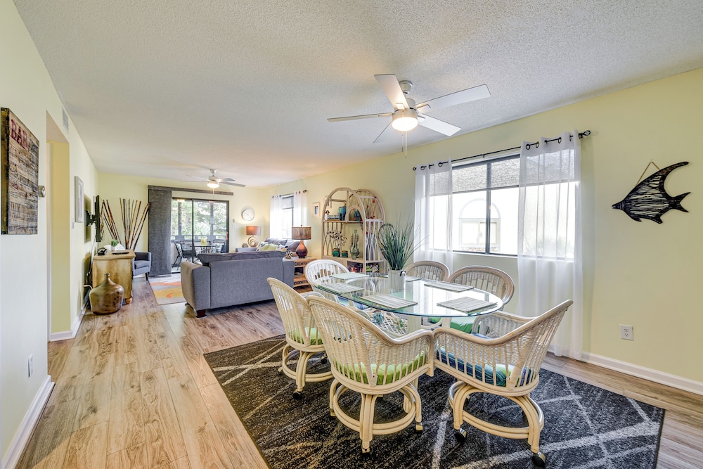 1 Mi to Coast: Myrtle Beach Condo w/ Balconies!