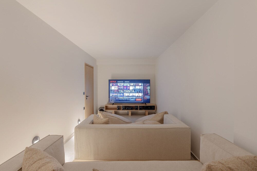 Villa Luxury Heaven - With Heated Pool