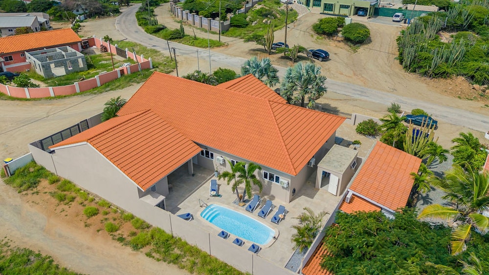 Central 4br3ba Villa w Ocean Views Private Pool