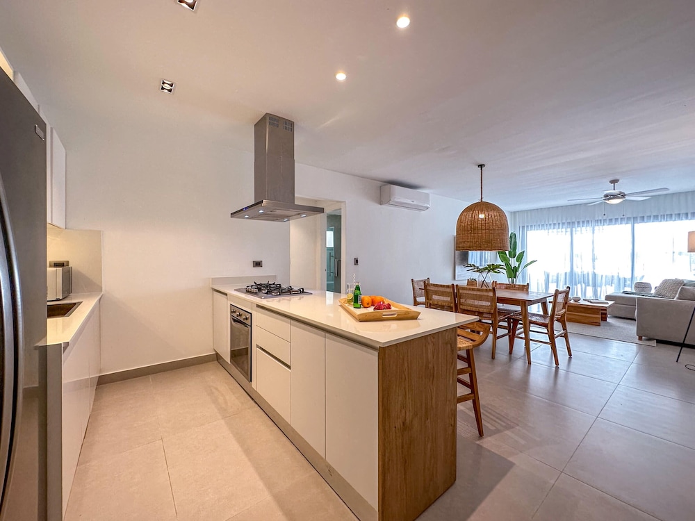 Luxury 3 Bedroom Apartment at the Beach