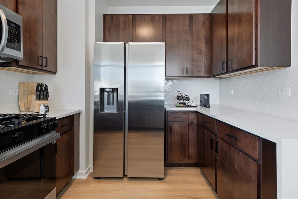 Group Stay 3 Penthouses in the Same Building