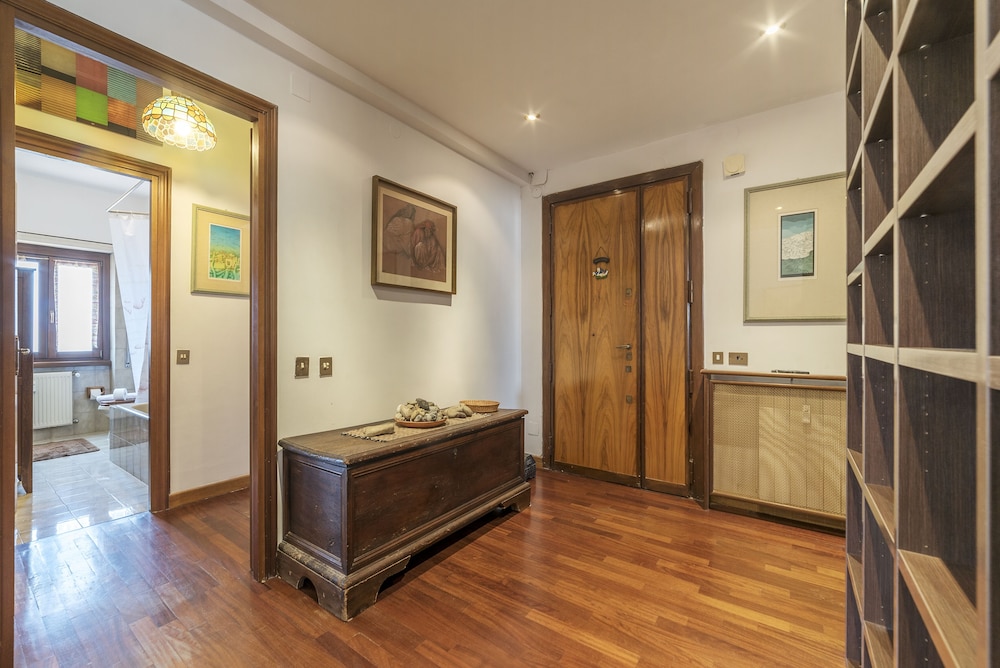 Portaportese Wooden Flat