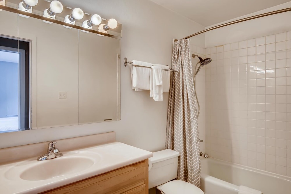 Summit County Vacations - Mount Royal Condos 501 2 Bedroom Condo by RedAwning - Property Image 17