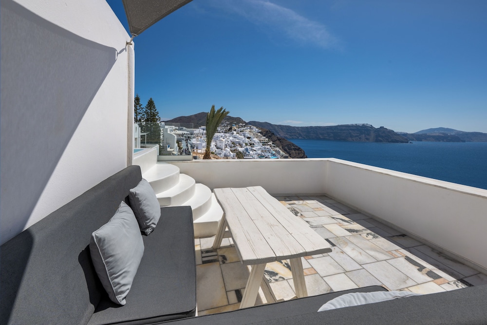 ArmonOia Suites
