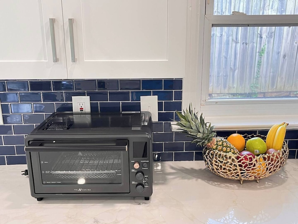 Stylish Comfort Modern Chef Kitchen 4 BR 2 Baths