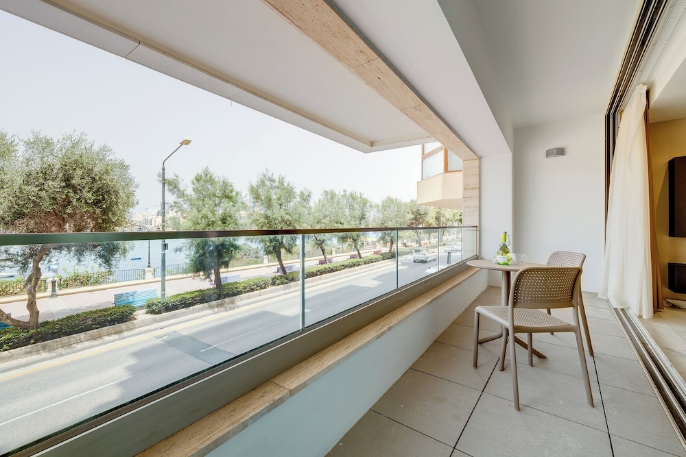 Premier Seafront Living: Ultra-luxury in Sliema