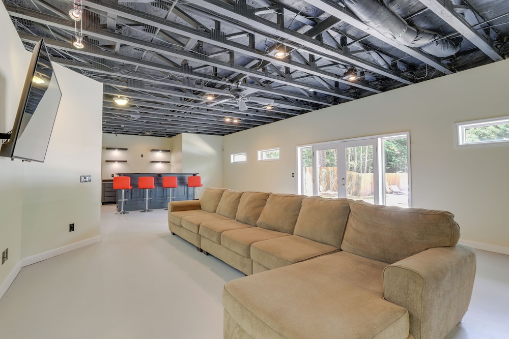 Home Theater & Game Room: Chic Abode in Ellenwood! view 5