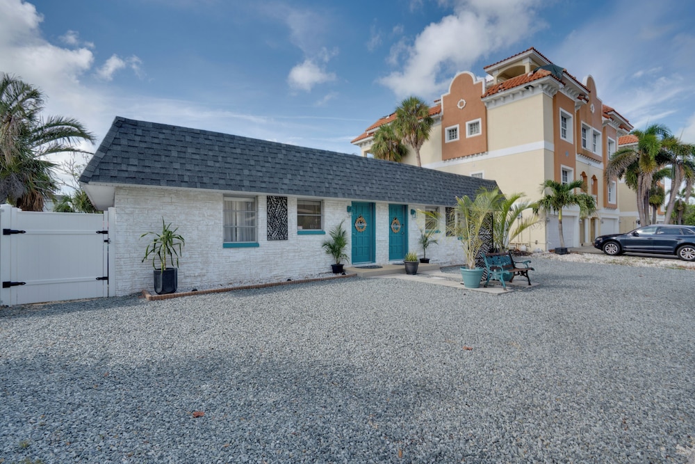 Walk to Redington Beach: Renovated Duplex w/ Patio