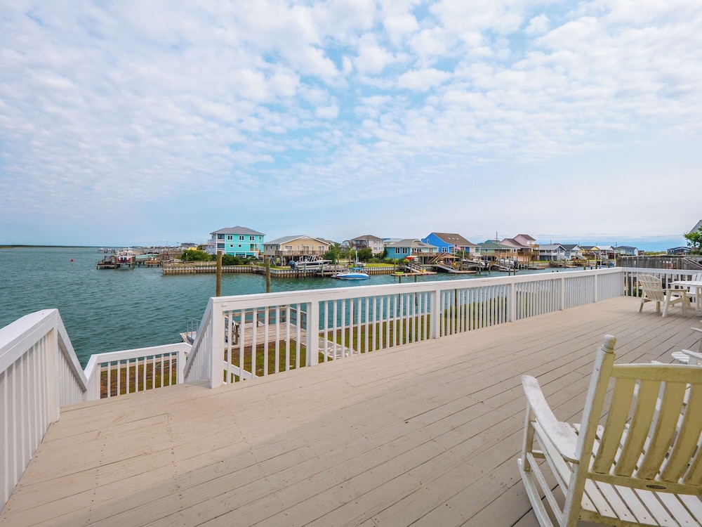 Bear's Den by Topsail Realty