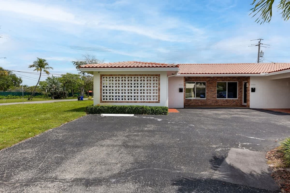 Welcome to Your Fort Lauderdale Retreat 2bed 2bath