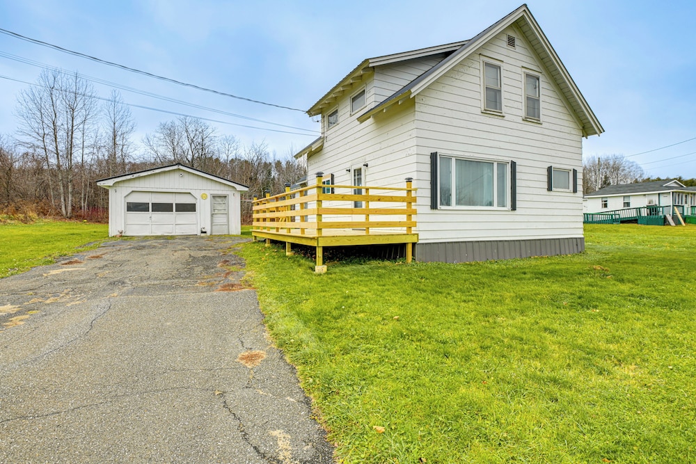 Near Skiing & Snowmobiling: Home in Mars Hill!