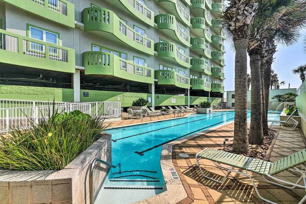 Walk to Galveston Beach: Family Condo w/ Pool