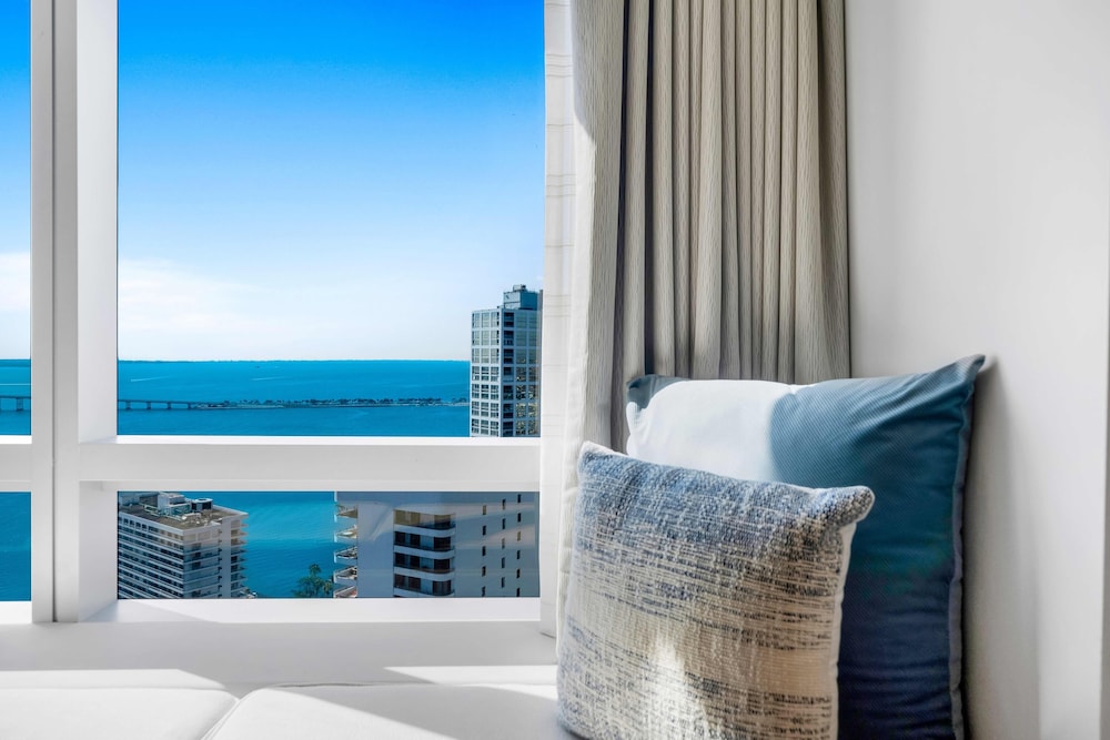 1435 Brickell Ave #3004