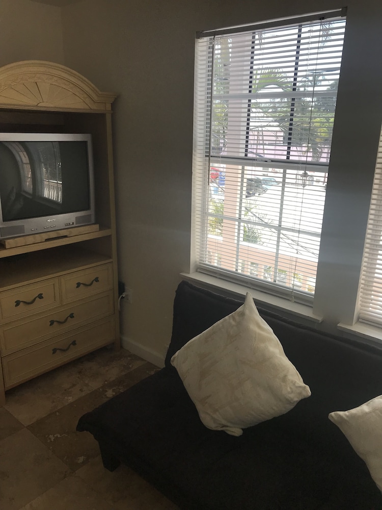 New Orleans House - Gay Men Adult Resort