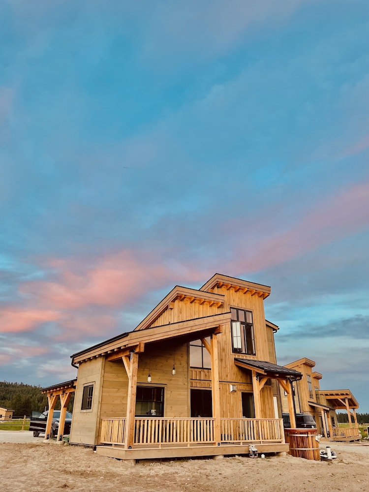 Hotel Clydesdale Outpost - Image 1