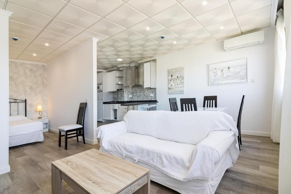 Apartamentos Avenida Tropical by Bossh