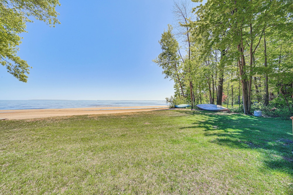 Private Beach & Deck: Spacious Lake Michigan Home view 3