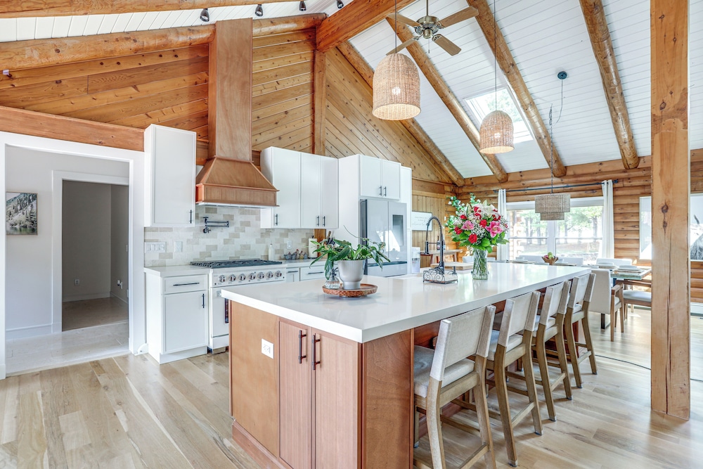 Deck, Sauna & Fire Pits: Upscale Belle Mead Cabin