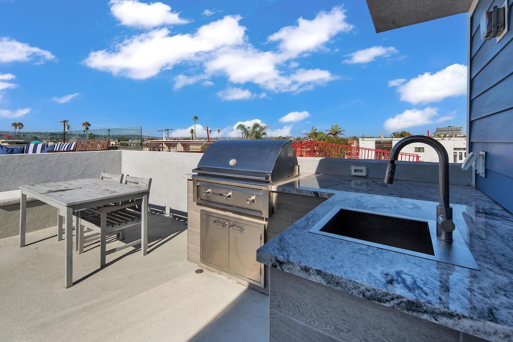 Rent Mission Beach 3Br Combo Top 2 Units