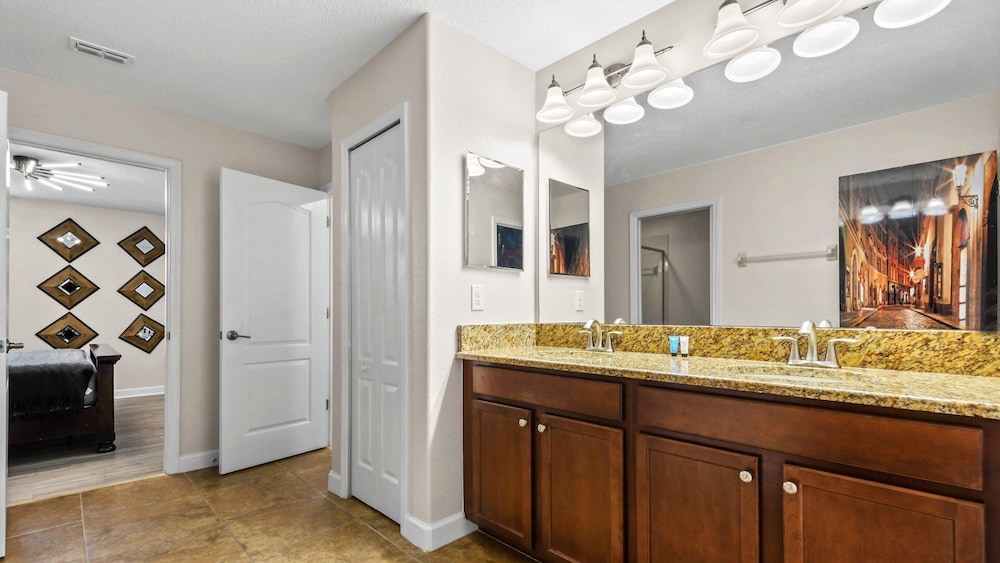 Huge Home With Game Room & Theater Near Disney 1429
