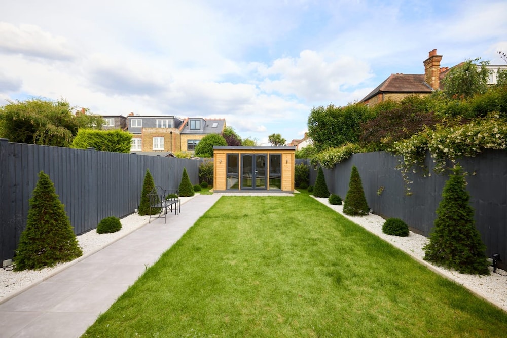 The Roehampton Place - Elegant 5bdr House With Garden Parking