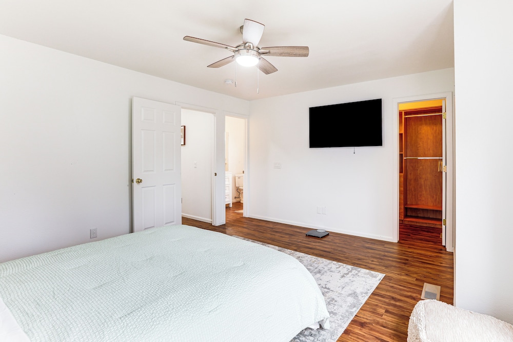 5 Mi to Cherry Creek State Park: Home w/ Yard!