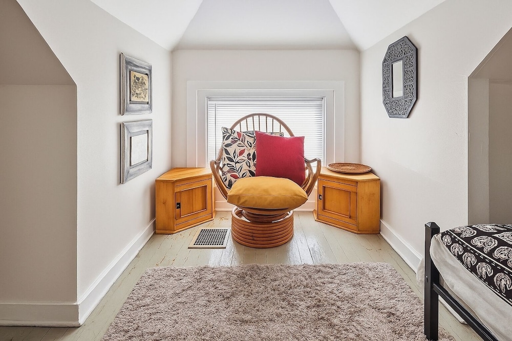Detroit 6BR House Wifi, Parking, Pet Friendly