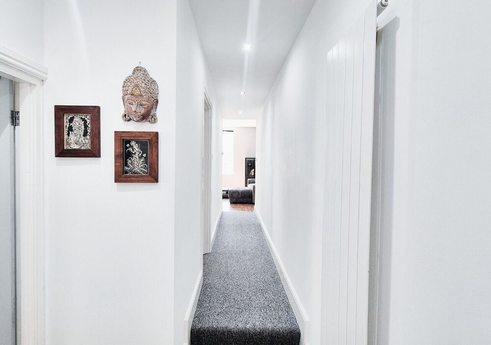 Stylish & Modern 2BR Flat
