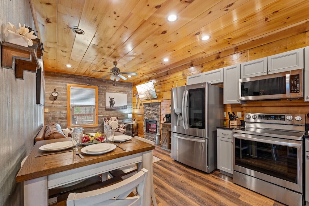 Rustic Mountain Retreat by Ghosal Luxury Lodging - Property Image 23