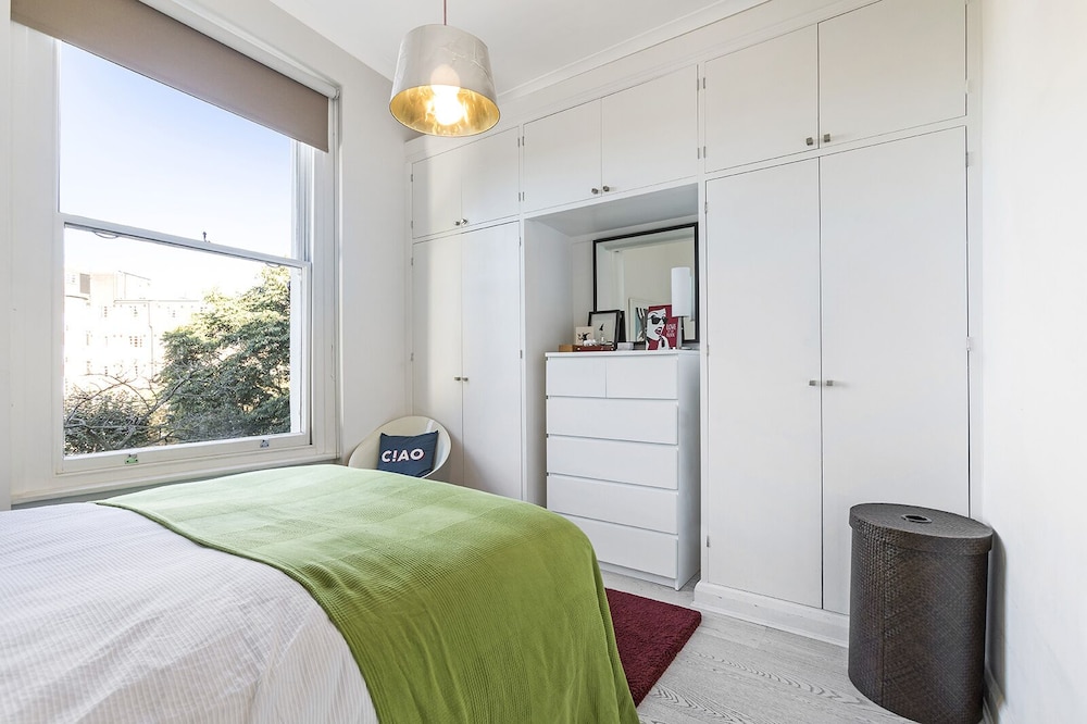Well Presented one Bedroom Apartment Located in the Fabulous Notting Hill
