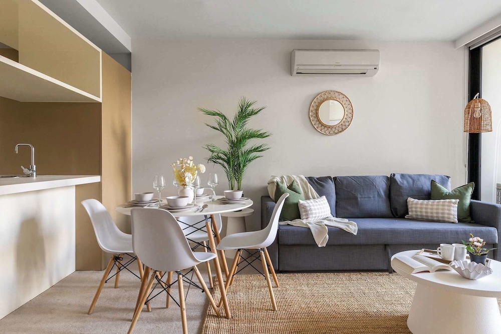 Serene 2BR Apartment in the Heart of Melbourne