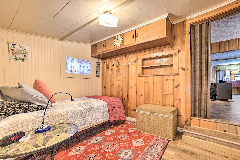 'cozy Corner Cottage' Near East Twin Lake! view 5