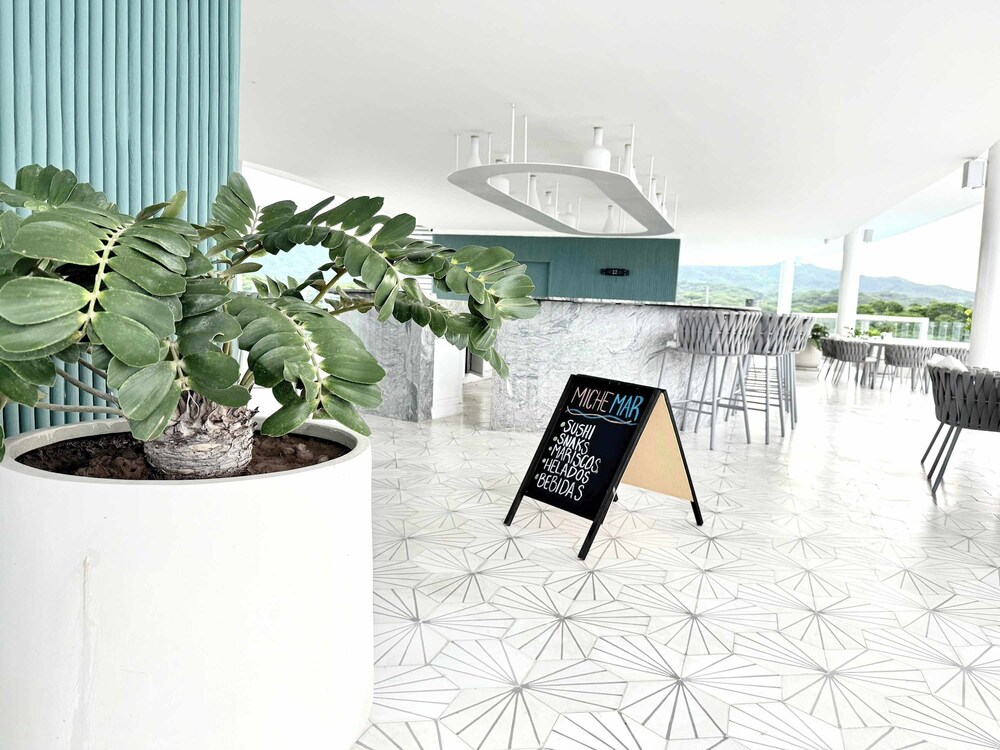 Bolongo 1BR Your Exclusive Oceanfront Escape
