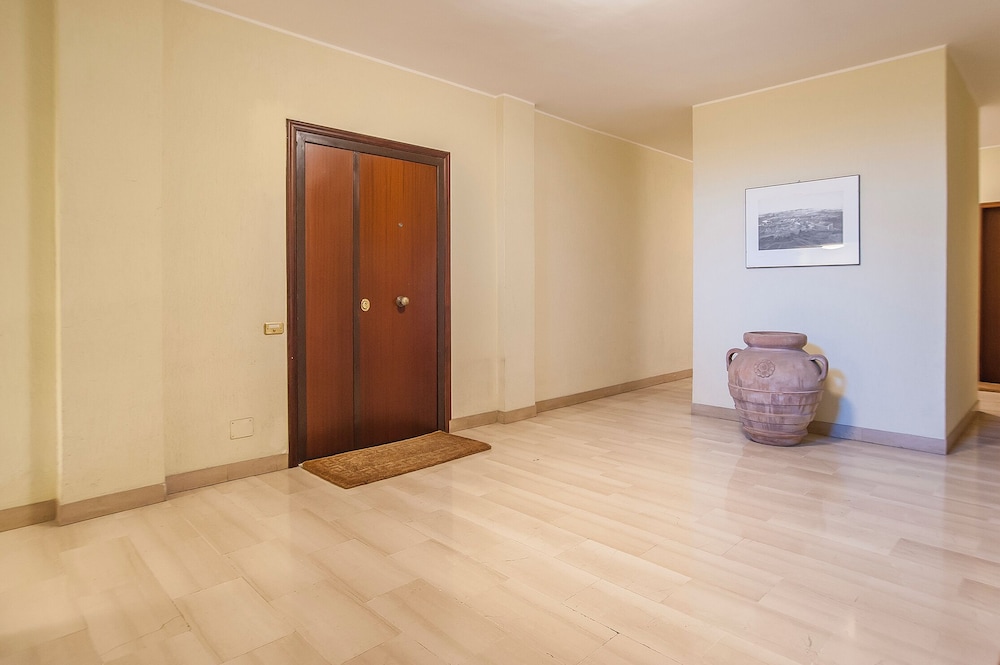 Eur Luminous And Large Family Terrace Apartment