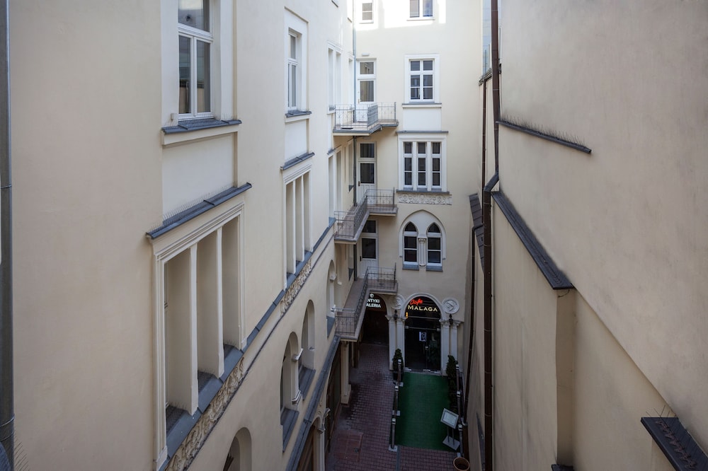 Venetian House Market Square Aparthotel