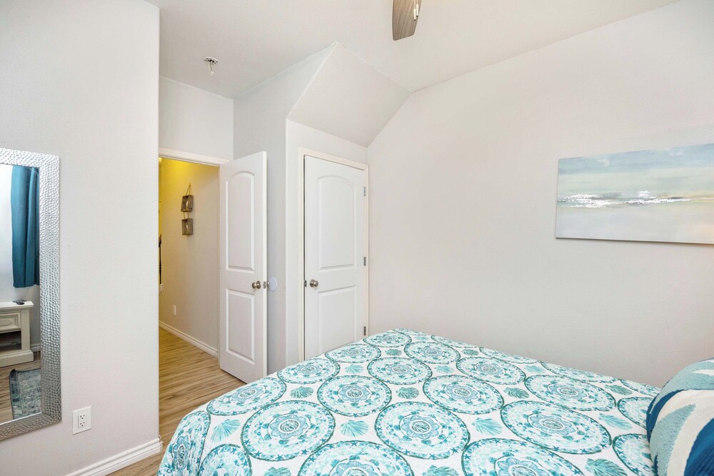 Coastal Townhouse TX Retreat!